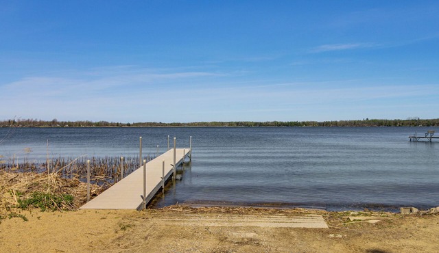For Anglers & Boaters! Beachfront Gull Lake Cabin in Tenstrike