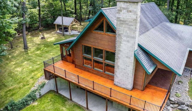 Forest Escape w/Hot Tub & Bunk Rooms