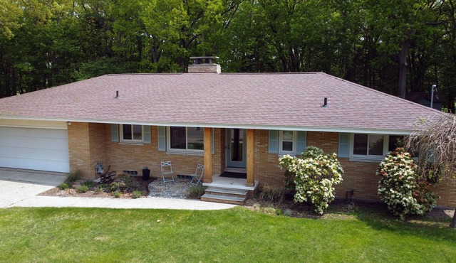 Forested Backyard Within Minutes of Hiking and Beaches