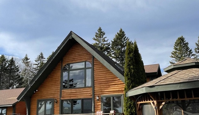 FREE wood for fireplace & fire pit Majestic Log Home on shores of Lake Michigan