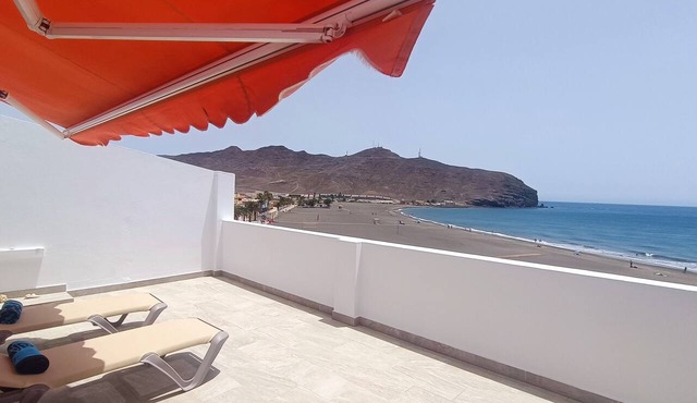 Front line beach penthouse with spectacular views in Gran Tarajal