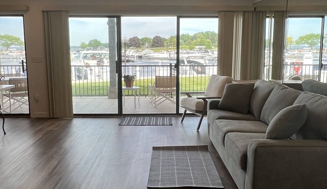 FULL REMODEL done in 2023! Come visit and enjoy the view😎 in Fontana-On-Geneva Lake