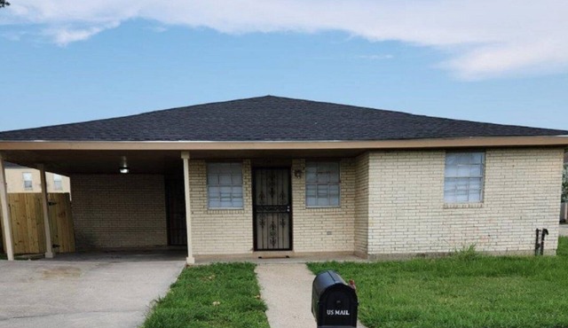 Fully furnished with all the amenities of home centrally located in New Orleans