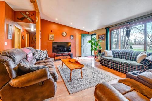 Furnished Deck w/Forested Views: Manawa Home!