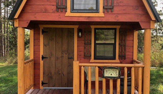 GLAMPING Cabin next to Crystal Mountain and Betsie River