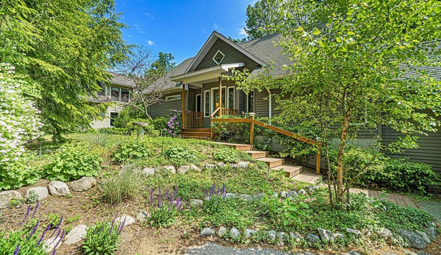 Glen Arbor Getaway Brand New Air Conditioning! Dog Friendly!