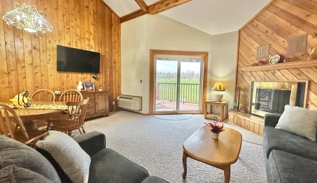 Golf Course view Sleeps 12 3 Bedroom w/loft better than any motel.