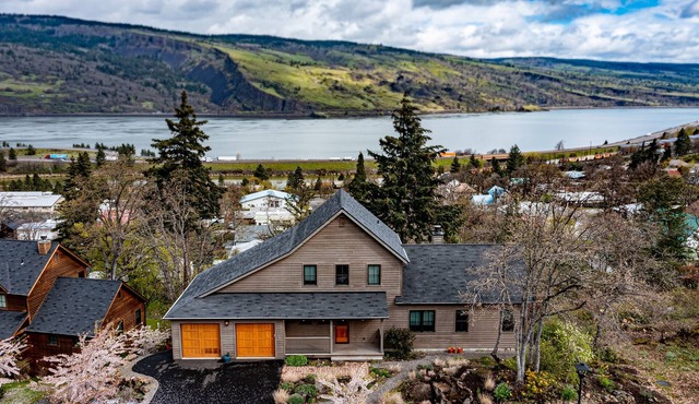 Gorge Panorama - Short walk to downtown Mosier, near Hood River in Mosier