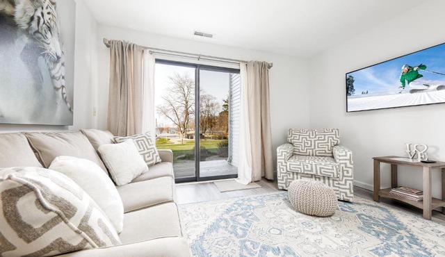 Gorgeous 2 Bedroom Lake View Condo