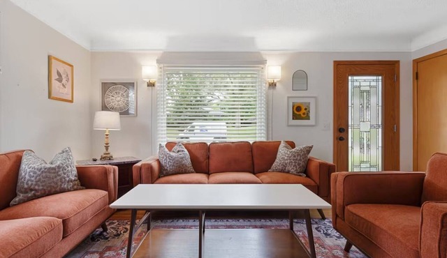 Gorgeous 4-bedroom house with AC in lively Minneapolis