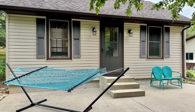 Grafton Getaway @ The Studio. Cozy home on 3 acres just 7 minutes from town.