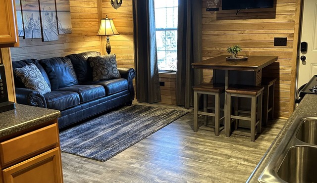 Grand Rivers, KY ~ Unit B ~ Cozy & Charming ~ near Kentucky & Barkley Lake