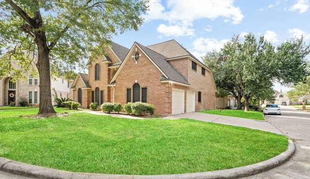 Great Location Spacious Open Floor Plan Pergola Pool Table Games 3,343 sqft in Spring