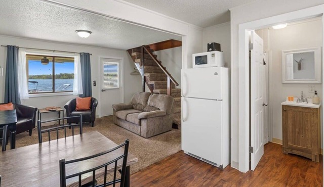 Group Getaway - 5 Separate Rooms Together by Fife Lake