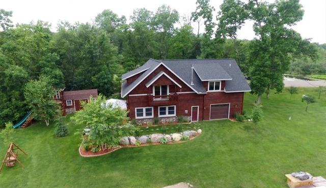 Gull lake chain, 3br room and kids playhouse. Private area with game room.
