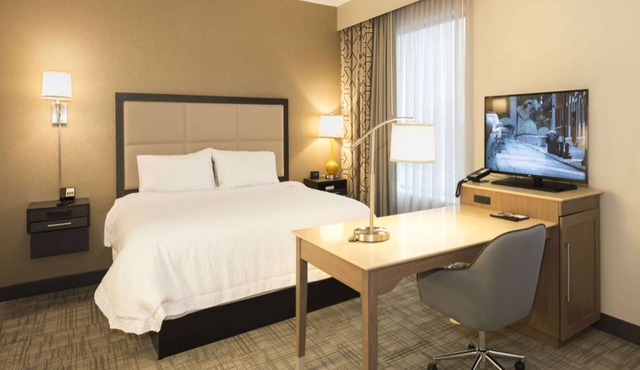 Hampton Inn & Suites Minneapolis University Area in Minneapolis