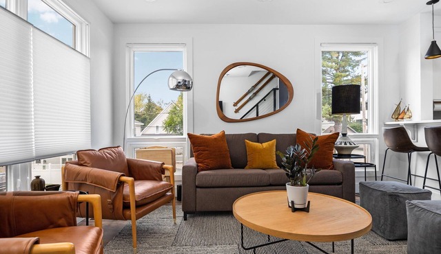 Heart of Downtown ⭐️ Walk to Beach ⭐️ Private Rooftop ⭐️ Corner Unit ⭐️ Views