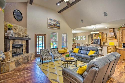 Heated Spa, Fire Pit! 14-Acre Terrell Ranch Escape in Frog