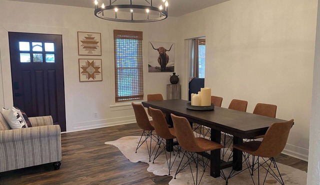 Heritage House- 3 Bed, 1 Bath Newly Remodeled Modern Whole House Rental, Yard