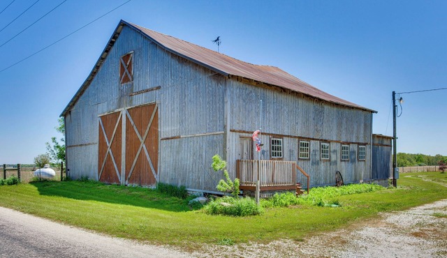 Historic Barn/Lodge and 3 Others - 2 Mi From Town