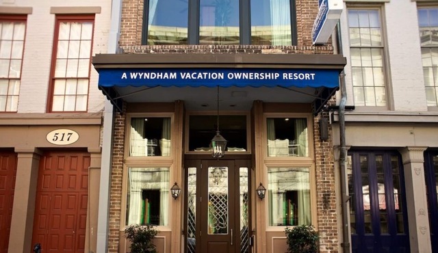 Historic hotel - walking distance from Bourbon Street