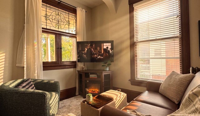 Historical Apartment located on Franklin Park in Bloomington