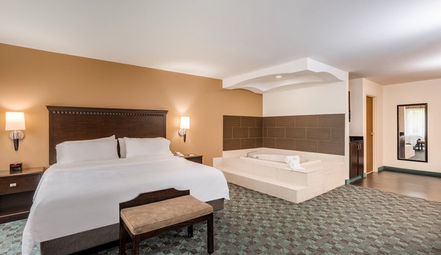 Holiday Inn Express Hotel & Suites Canton by IHG