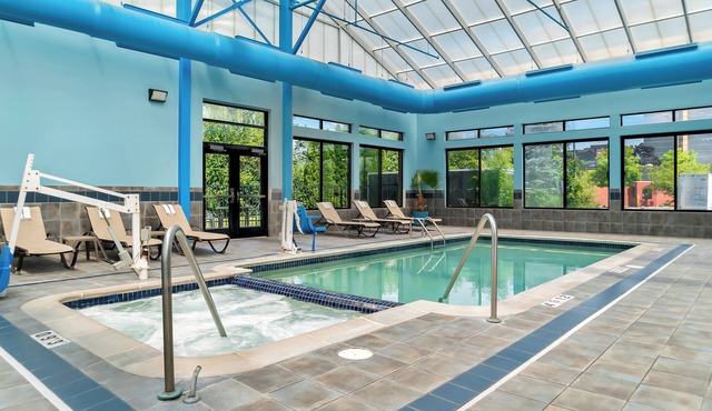 Holiday Inn Express & Suites Southfield Detroit by IHG