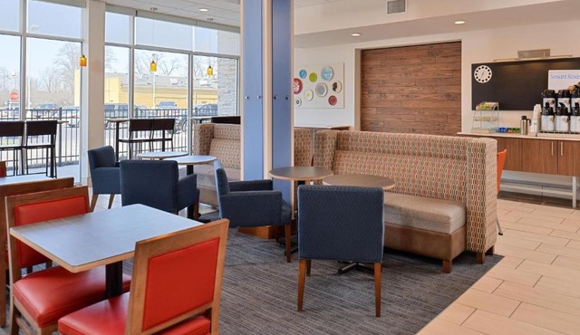 Holiday Inn Express & Suites - Brighton South - US 23 by IHG