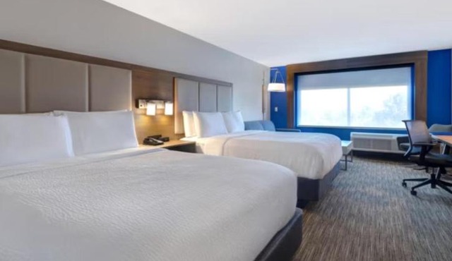 Holiday Inn Express & Suites - Detroit - Dearborn by IHG
