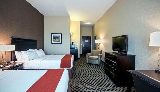 Holiday Inn Express & Suites - Green Bay East by IHG