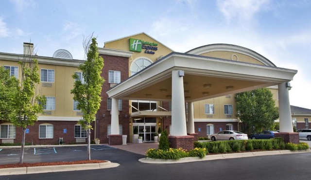 Holiday Inn Express & Suites Woodhaven by IHG