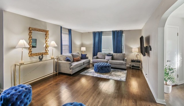 Homewood Haven 3BR Near Chicago & Metra Stration