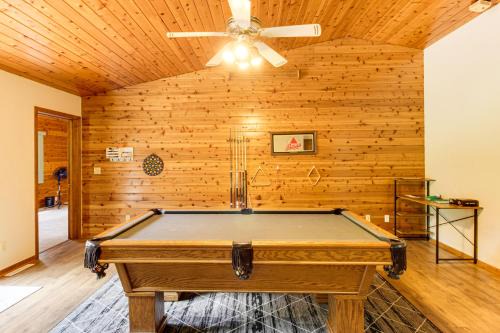 Hot Tub & 2 Recreation Rooms: Spacious Onamia Home