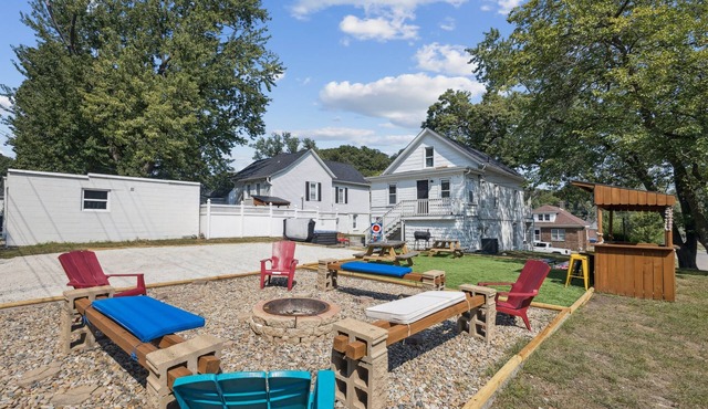 Hot Tub + Fire Pit + Dog-Friendly Retreat Beach