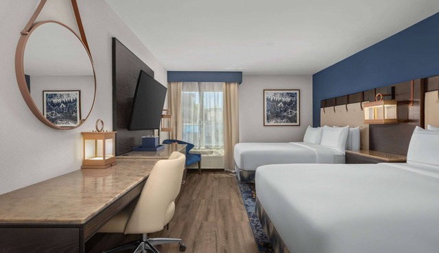 Hotel Westport Kansas City, Tapestry Collection by Hilton