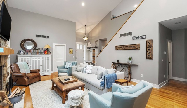 House in the Woods: 4BR Harbert Retreat, 2 Fireplaces, Walk to Beach
