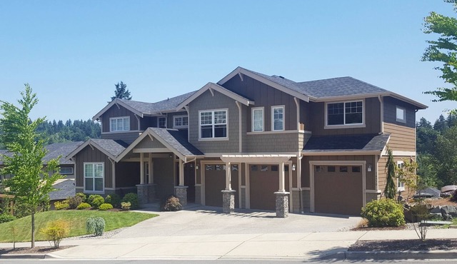 Huge, Luxe Retreat with A/C Near Woodinville Wineries in Bothell