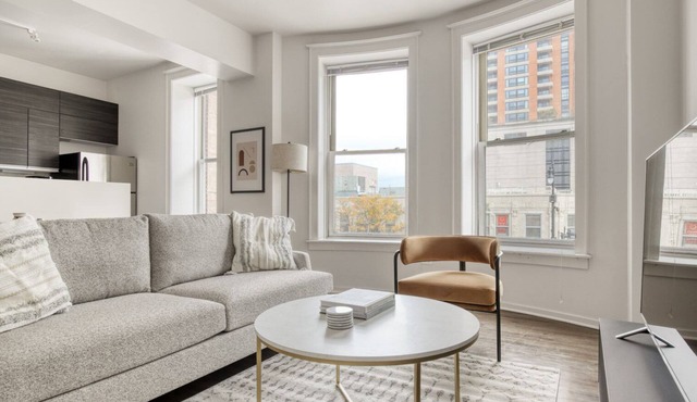Impeccable South Loop 2BR nr L & Grant Park, by Blueground in Chicago