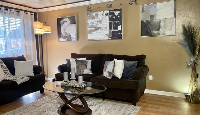 Joyful 3 bedroom with fireplace. Centralized location