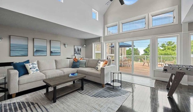 Juniper Presents: City Surf Loft-Wlk to Silver Beach, Shops & Dining