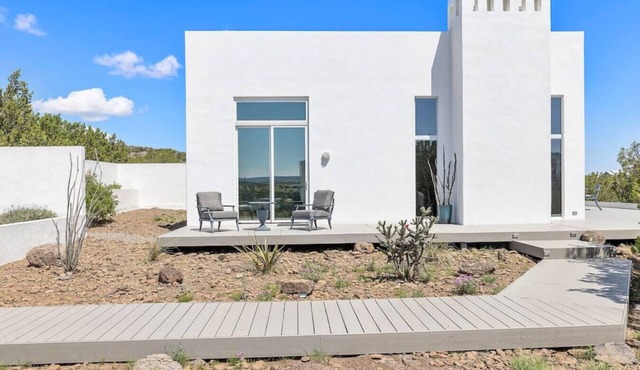 Kingfisher – Modern inside, gorgeous outside in Alpine