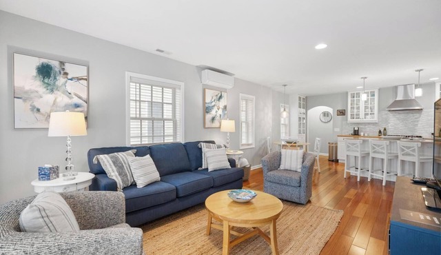 La Maison on Main with views of the Harbor Point and a Private Courtyard!