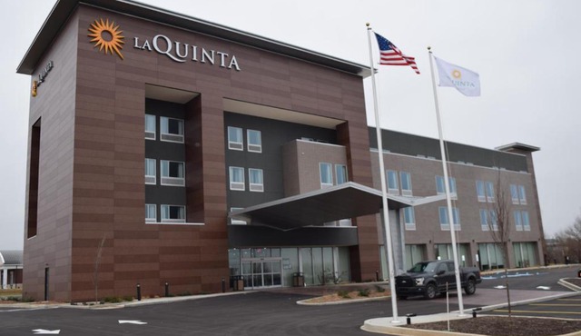 La Quinta Inn & Suites by Wyndham Louisville NE - Old Henry Rd