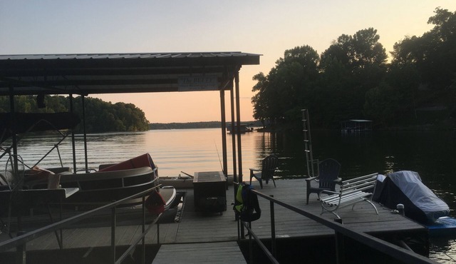 Lake Barkley - Great Lake front location & boat dock Included!