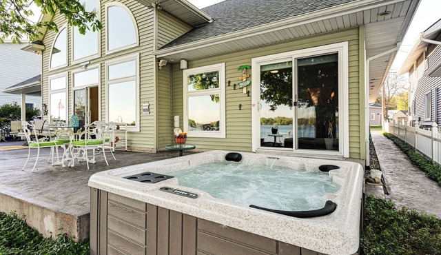 'Lake Garden House' w/Hot Tub & Dock