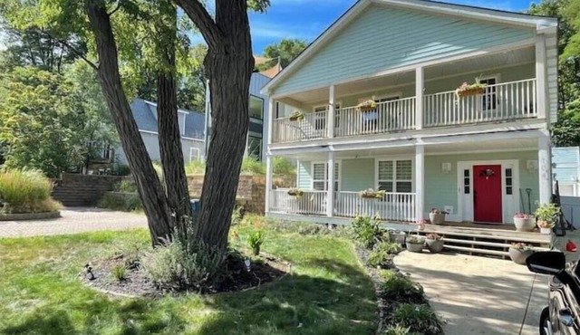 Lake Life Livin’- Beach House