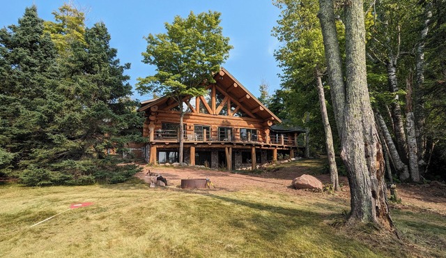 Lake Superior & Apostle Islands Majestic Log Home