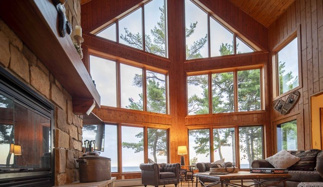 Lake Superior Cabin, 4BR, Sleeps 10, Private Beach
