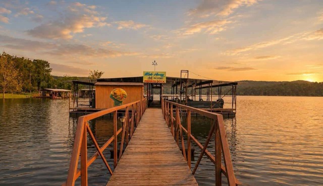 Lakefront 4BR · Pool · Resort Dock · Sleeps 12